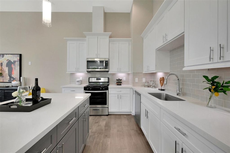 Photo 10 of 28 - 5509 Beall St Unit C, Houston, TX 77091