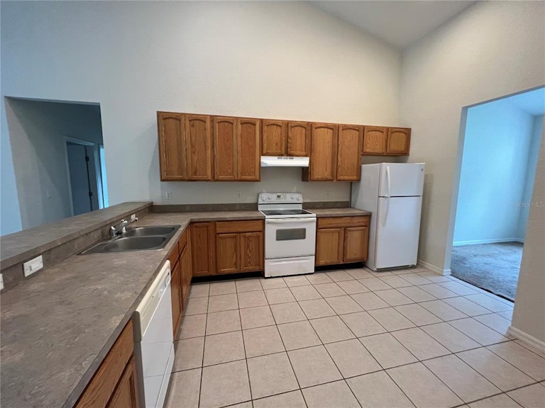Photo 5 of 38 - 5419 Oxford Manor Cir, Lakeland, FL 33810