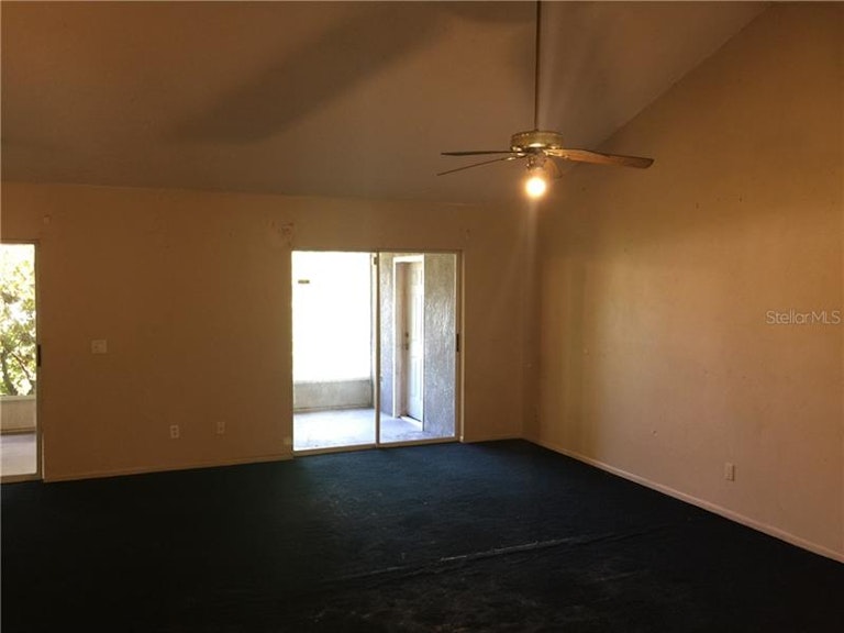Photo 3 of 24 - 1040 31st St E, Palmetto, FL 34221