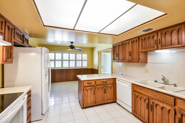Photo 3 of 25 - 5801 Winterhaven Dr, Windcrest, TX 78239