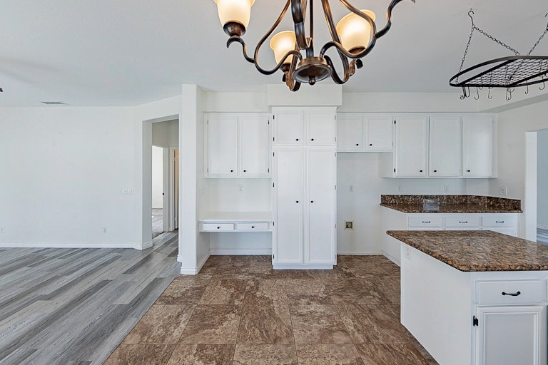 Photo 9 of 38 - 39840 Saint Honore Dr, Murrieta, CA 92563