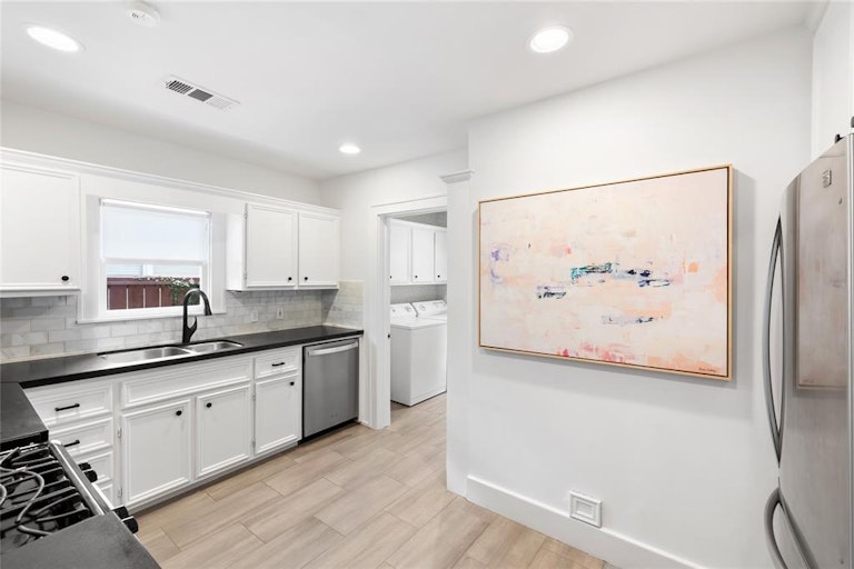 Photo 15 of 30 - 1031 W Melwood St, Houston, TX 77009