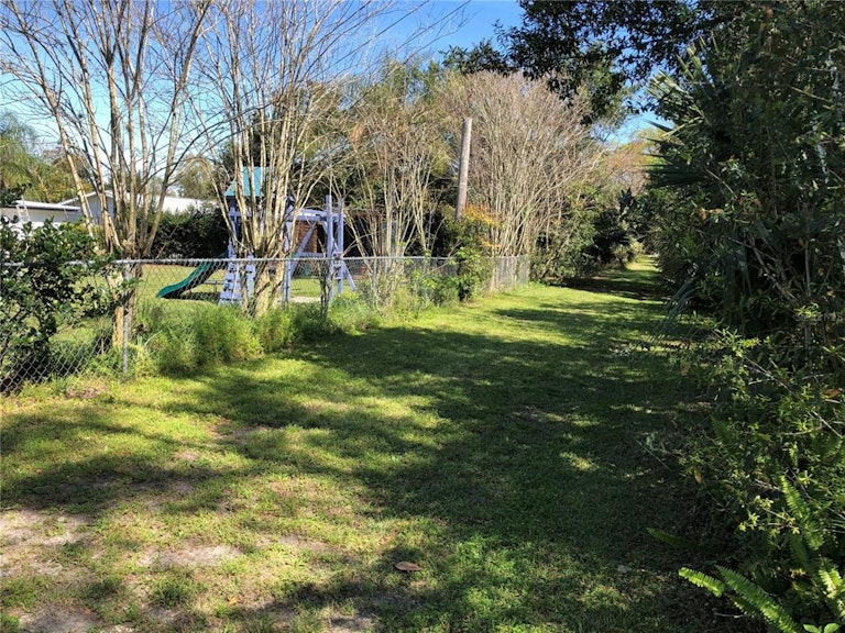 Photo 6 of 38 - 738 W Hogle Ave, Deland, FL 32720