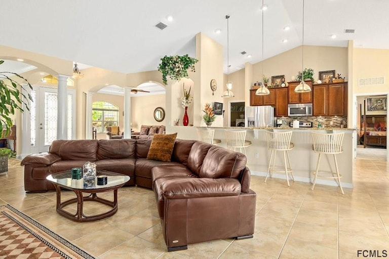 Photo 11 of 39 - 6 Essington Ln, Palm Coast, FL 32164