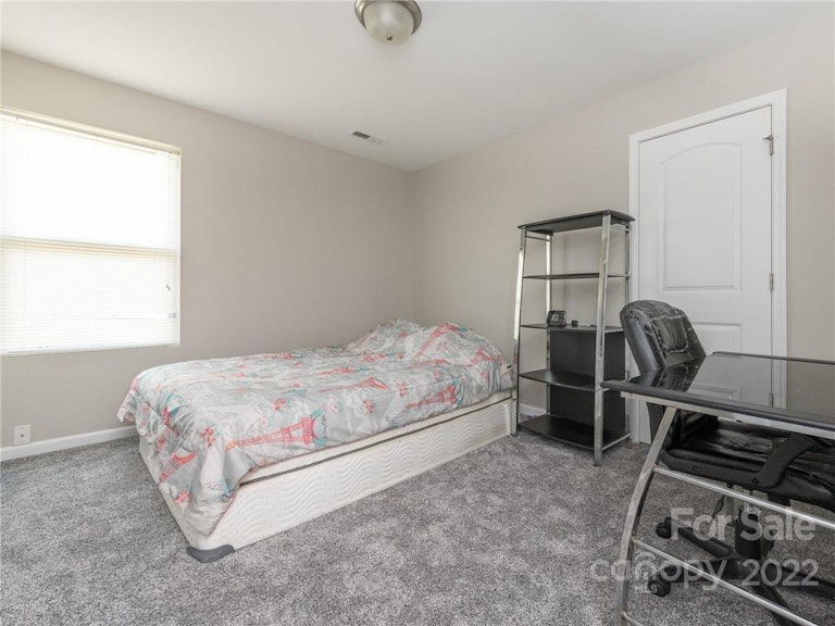 Photo 31 of 35 - 926 Corvus Ct, Charlotte, NC 28216