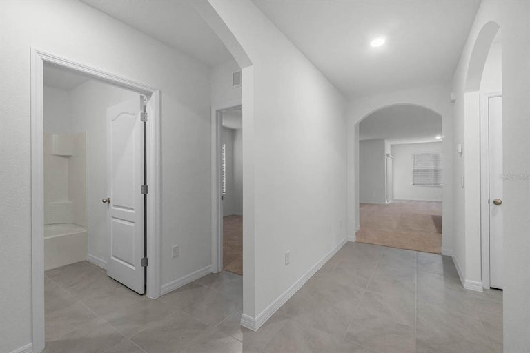 Photo 3 of 40 - 729 Squires Grove Dr, Winter Haven, FL 33880