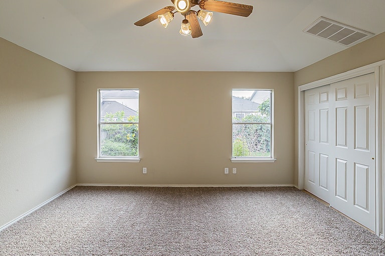 Photo 18 of 20 - 2327 Baxter Sta, San Antonio, TX 78245
