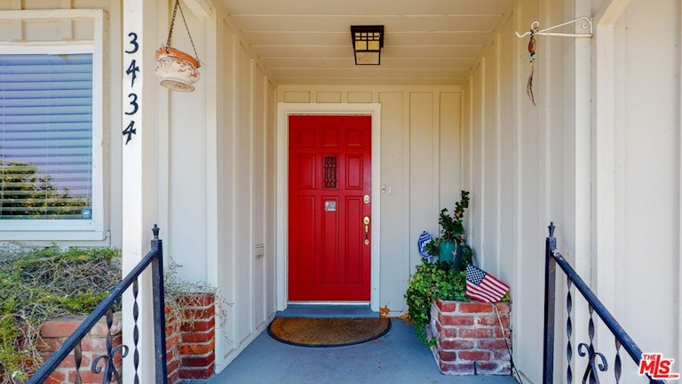Photo 2 of 18 - 3434 Blair Dr, Los Angeles, CA 90068