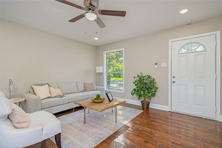 Photo 6 of 25 - 1109 Belmont Dr, Garland, TX 75040
