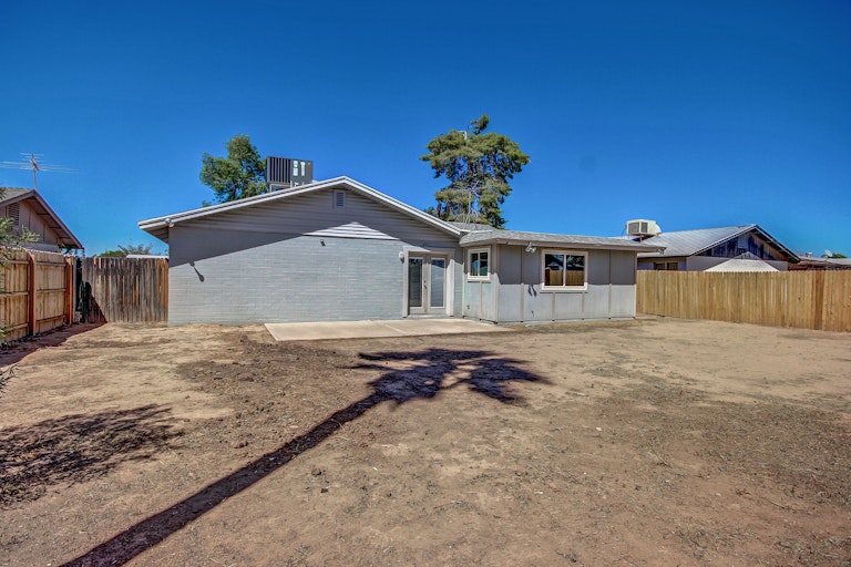 Photo 5 of 19 - 6977 W San Miguel Ave, Glendale, AZ 85303