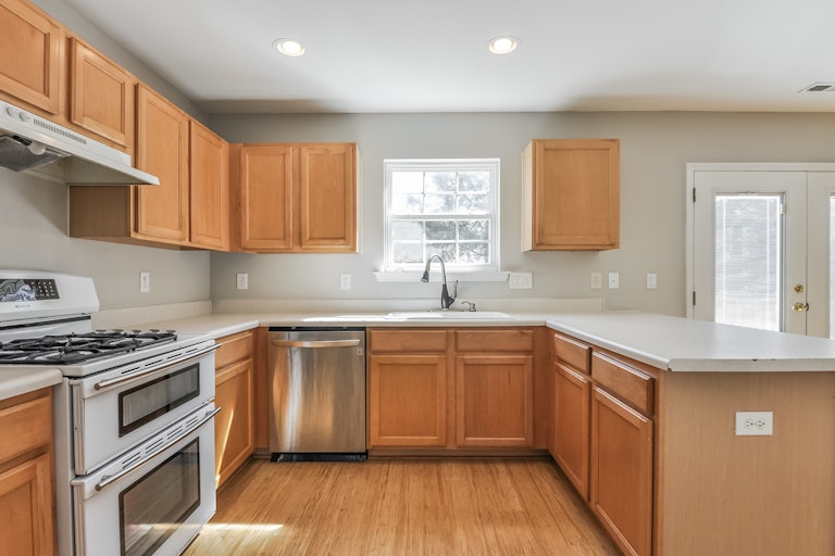 Photo 2 of 24 - 5100 Marathon Ln, Raleigh, NC 27616