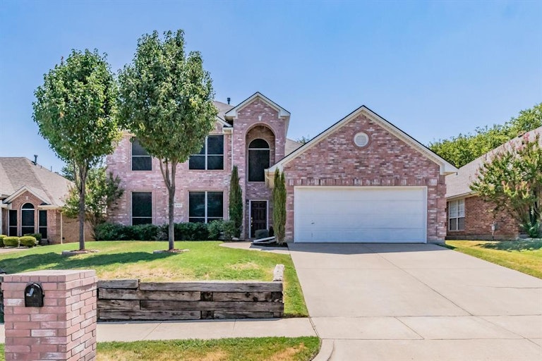 Photo 1 of 32 - 6107 Sea Island Trl, Arlington, TX 76001
