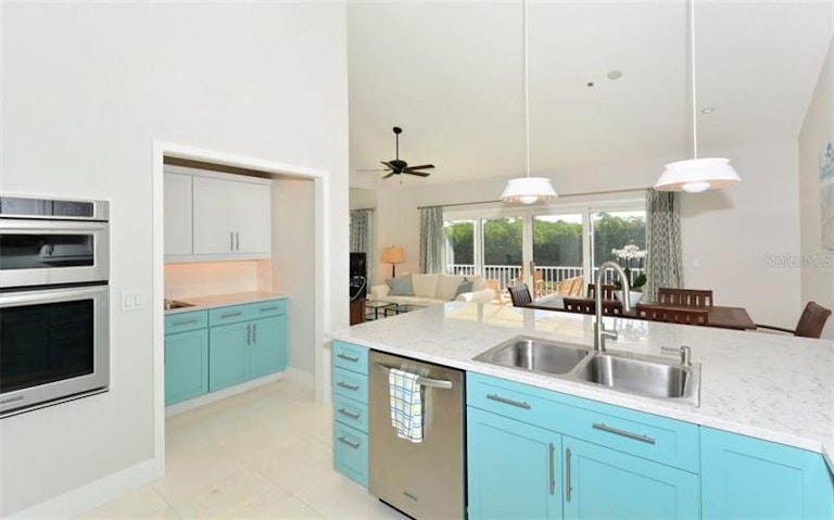 Photo 9 of 25 - 2204 Harbour Court Dr, Longboat Key, FL 34228