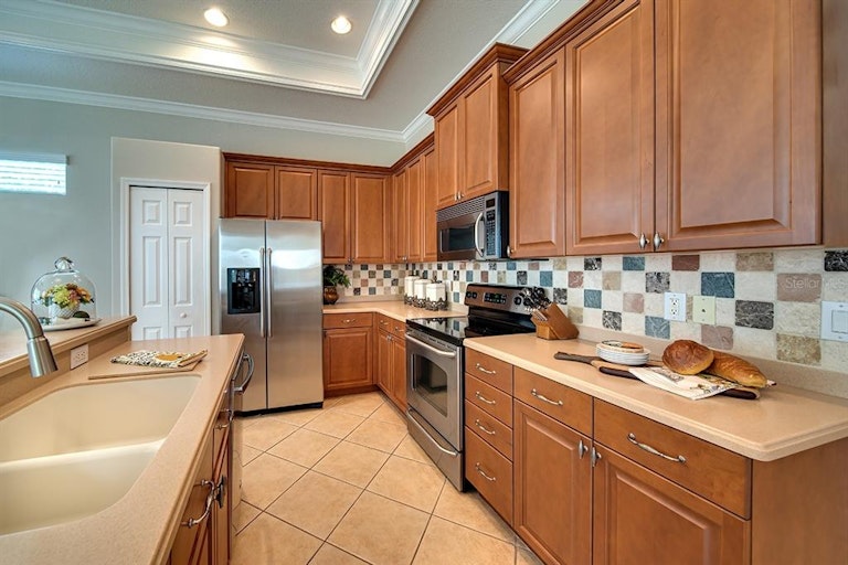 Photo 14 of 55 - 12143 Maple Ridge Dr, Parrish, FL 34219