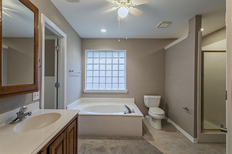Photo 6 of 28 - 124 Hummingbird Ln, Justin, TX 76247