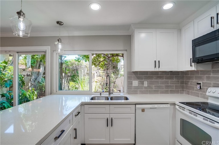 Photo 13 of 37 - 628 Pamela Kay Ln, La Puente, CA 91746