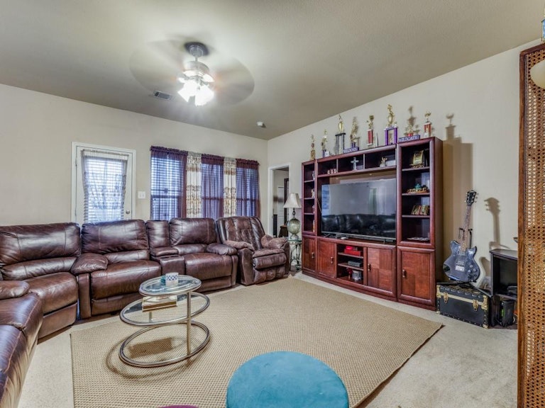 Photo 4 of 25 - 1862 Mason Way, Lancaster, TX 75134