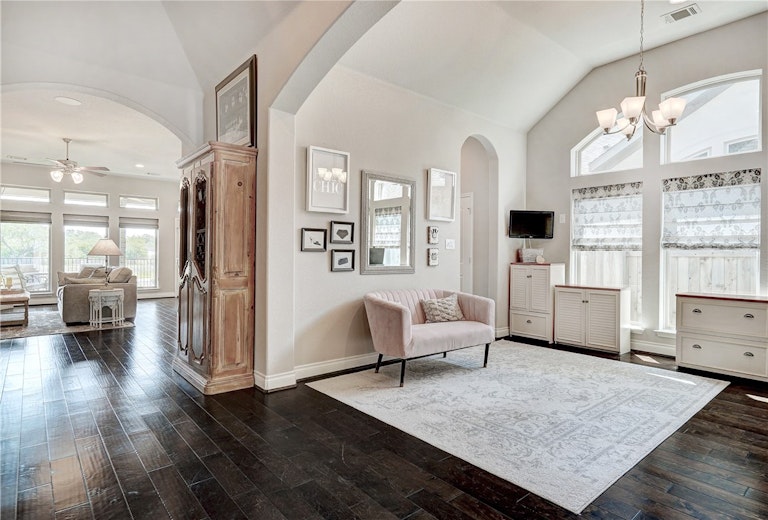 Photo 12 of 40 - 313 La Grotta Ln, Georgetown, TX 78628