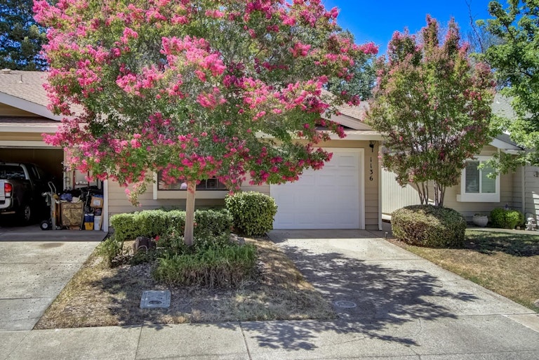 Photo 9 of 20 - 1136 Meadow Gate Dr, Roseville, CA 95661