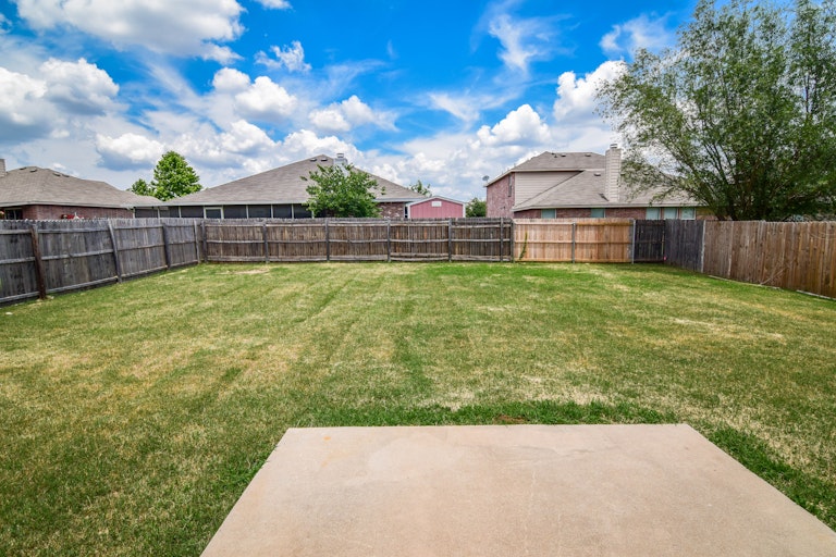 Photo 5 of 35 - 789 Keel Line Dr, Crowley, TX 76036