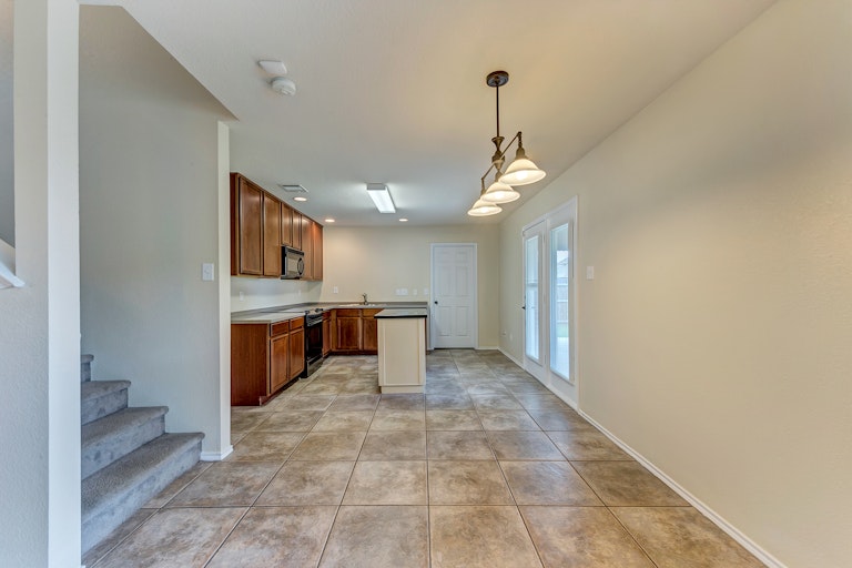Photo 2 of 28 - 732 Partridge Dr, Fort Worth, TX 76131