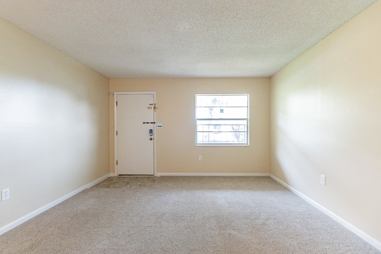 Photo 5 of 23 - 1559 S Oxalis Ave, Orlando, FL 32807