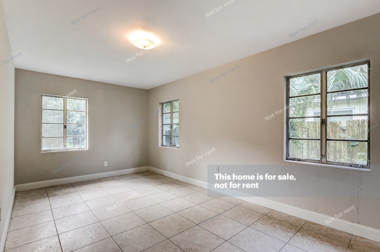 Photo 11 of 32 - 6438 Swallow Cove Rd, Jacksonville, FL 32211
