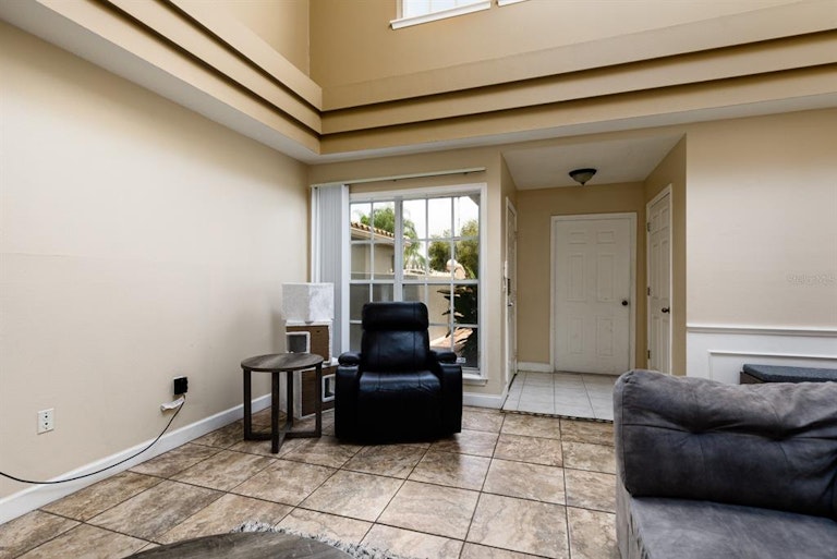 Photo 4 of 36 - 1802 Lago Vista Blvd, Palm Harbor, FL 34685