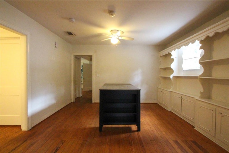 Photo 8 of 15 - 892 Mansfield St, Houston, TX 77091
