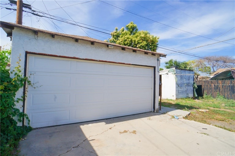 Photo 13 of 16 - 633 W Cressey St, Compton, CA 90222