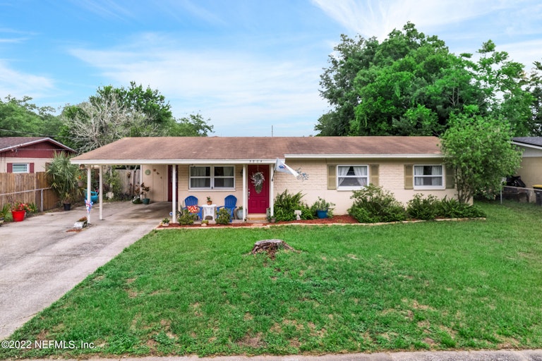 Photo 1 of 27 - 5804 Rover Dr, Jacksonville, FL 32244