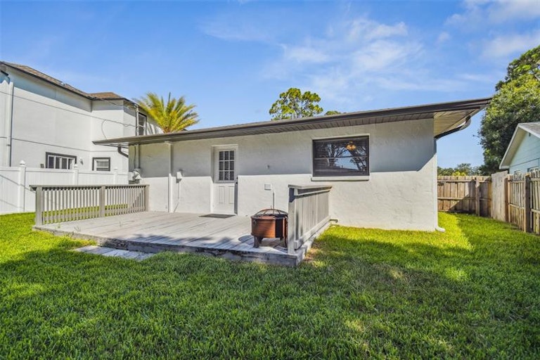 Photo 6 of 42 - 8010 Diagonal Rd N, Saint Petersburg, FL 33702