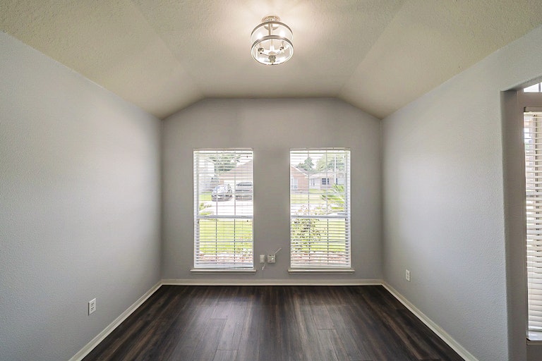 Photo 12 of 29 - 4115 Tree Mist Ct, Humble, TX 77346