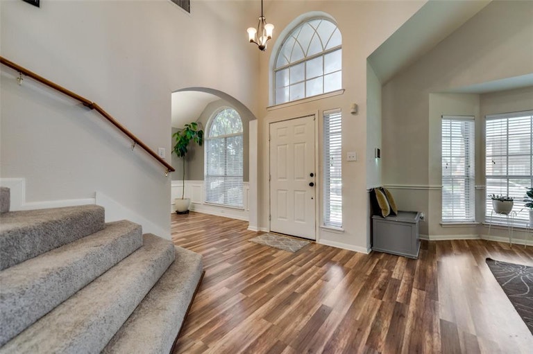 Photo 5 of 40 - 8801 Clearlake Dr, Rowlett, TX 75088