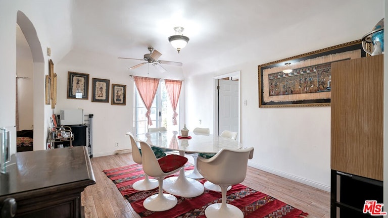 Photo 11 of 19 - 827 N McCadden Pl, Los Angeles, CA 90038