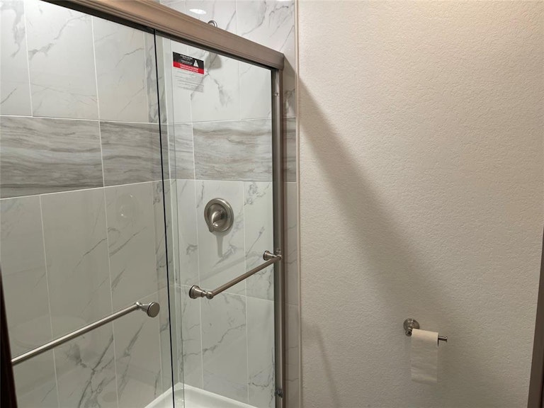 Photo 24 of 40 - 208 Guinevere Dr, Weatherford, TX 76086
