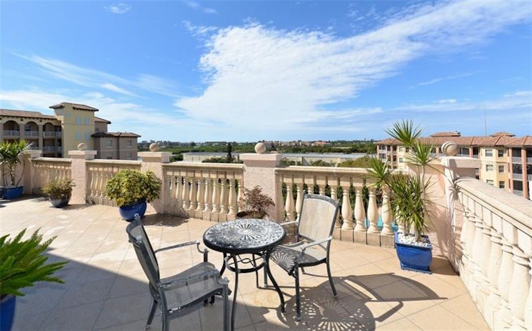 Photo 2 of 25 - 1921 Monte Carlo Dr #703, Sarasota, FL 34231