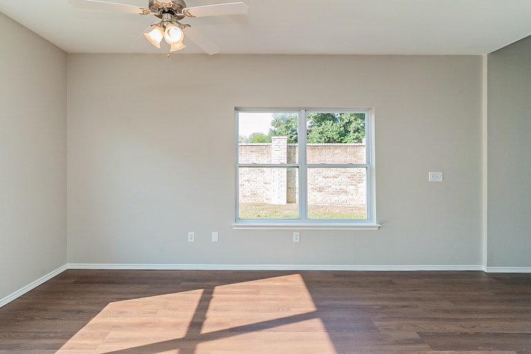 Photo 5 of 25 - 2800 Pasadena Ln, Arlington, TX 76015