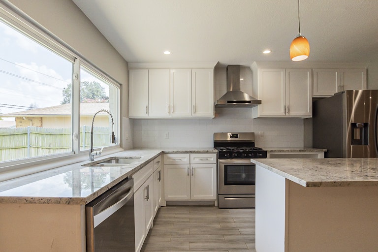 Photo 8 of 24 - 3400 Garner Ln, Plano, TX 75023