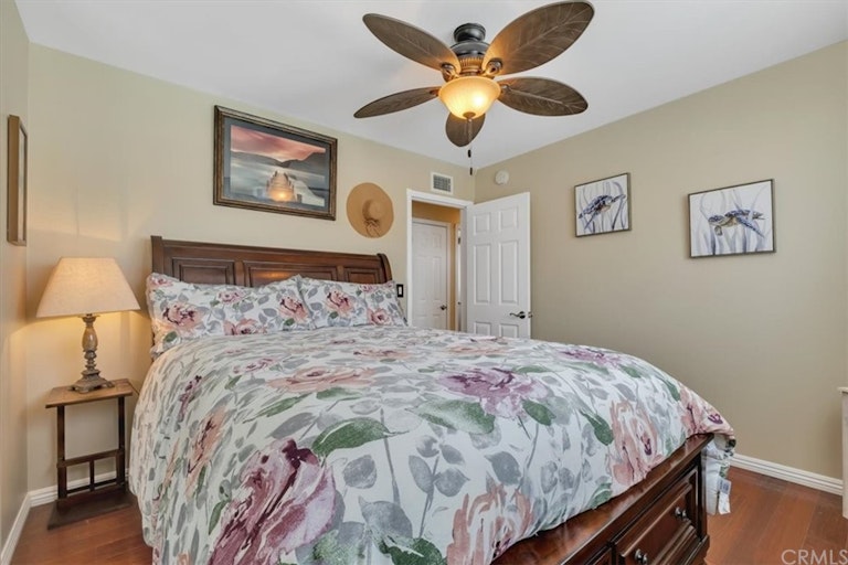 Photo 18 of 28 - 8301 Friesland Dr, Huntington Beach, CA 92647