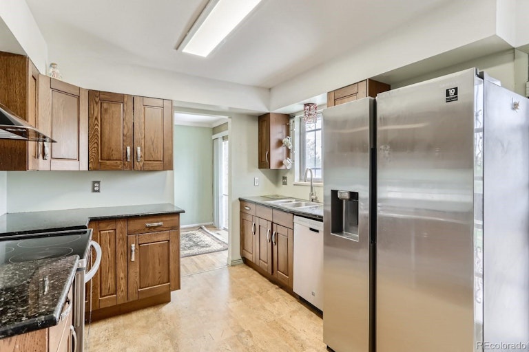 Photo 10 of 30 - 1291 Eagle St, Aurora, CO 80011