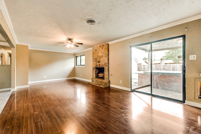 Photo 7 of 24 - 6640 Briley Dr, North Richland Hills, TX 76180