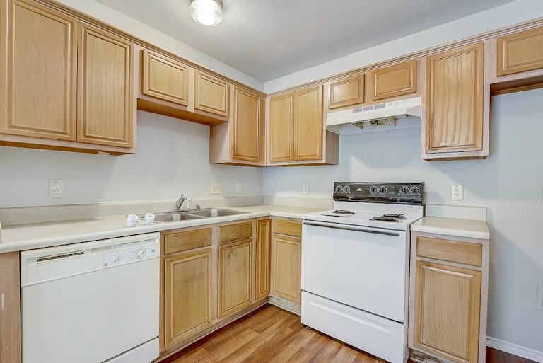 Photo 15 of 22 - 6814 Barrett Dr, Dallas, TX 75217