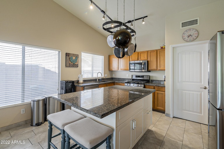 Photo 15 of 39 - 901 W Juanita Ave, Gilbert, AZ 85233