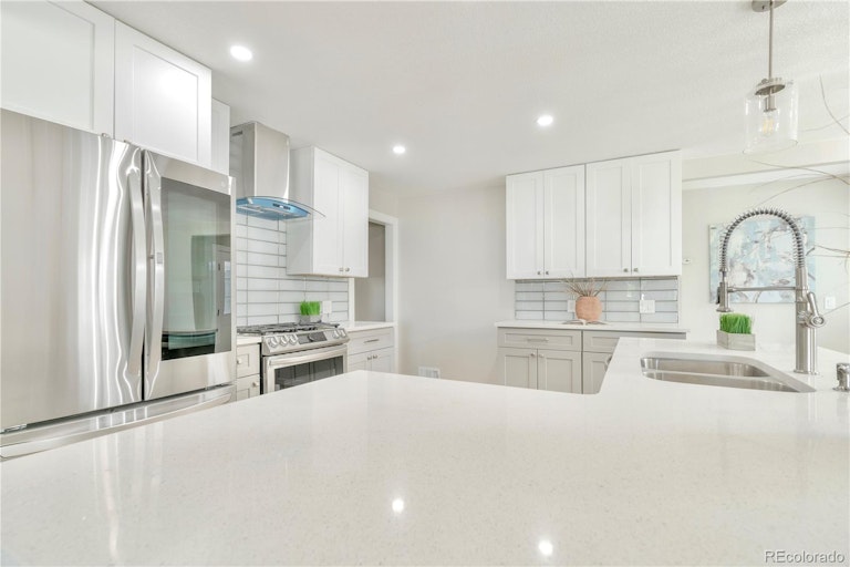 Photo 2 of 37 - 1760 S Filbert Ct, Denver, CO 80222