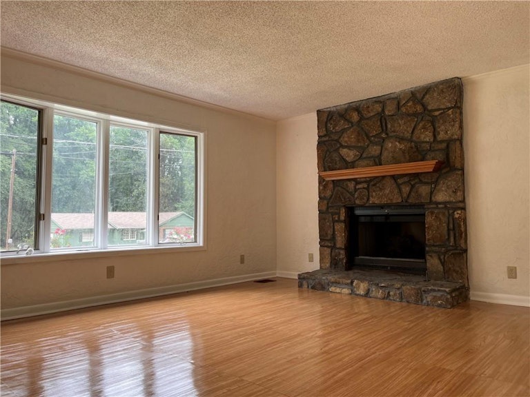 Photo 4 of 23 - 4491 Cedar Park Dr, Stone Mountain, GA 30083