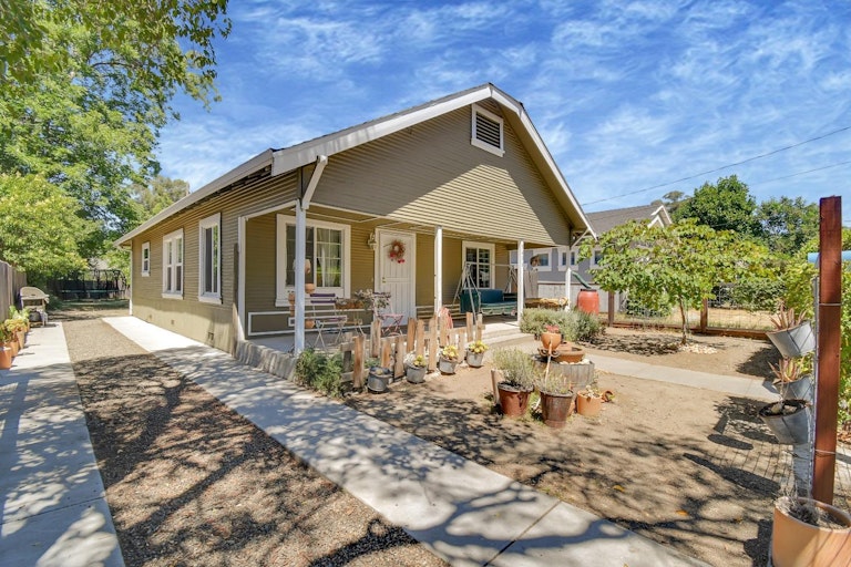 Photo 4 of 28 - 3406 40th St, Sacramento, CA 95817