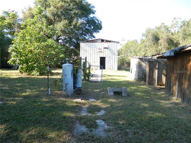 Photo 13 of 14 - 450 1st St, Geneva, FL 32732