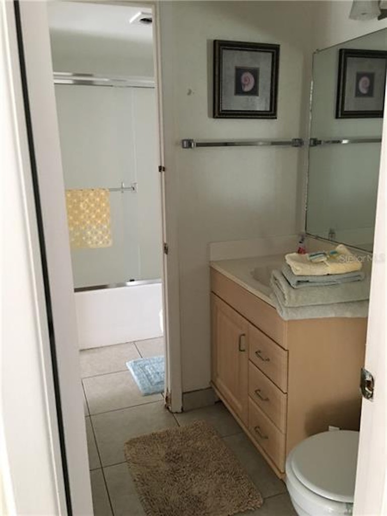 Photo 18 of 22 - 329 Medallion Blvd Unit B, Madeira Beach, FL 33708
