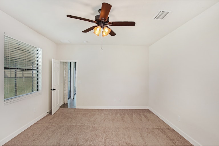 Photo 15 of 17 - 2911 Shetland Ridge Dr, Valrico, FL 33596